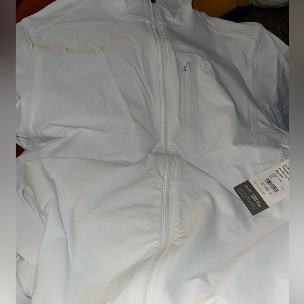 New Crosscourt Jacket
Men's Athletic Jacket